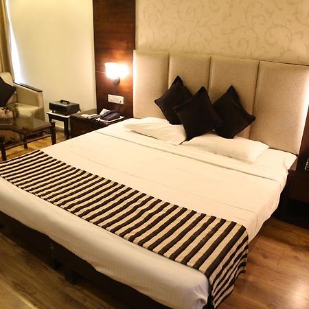 Hotel Parbhat Inn Panchkula Extérieur photo