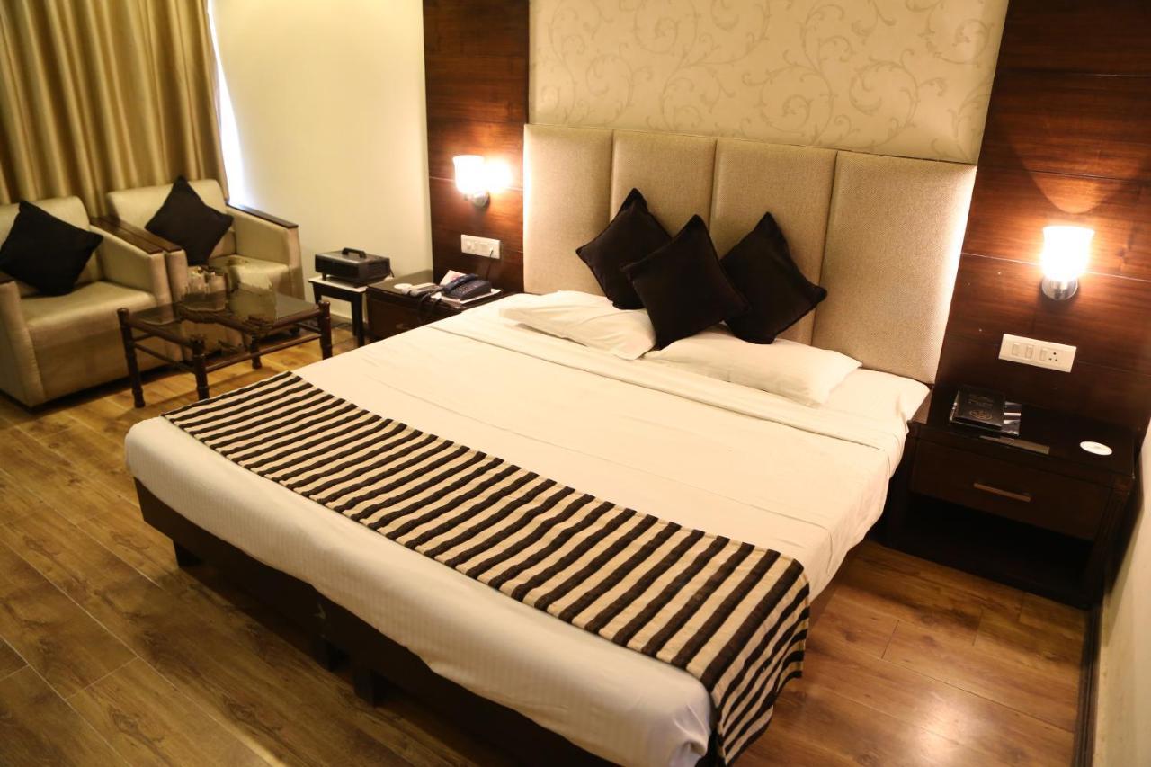 Hotel Parbhat Inn Panchkula Extérieur photo